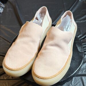 Tom’s 8.5 Women’s 2 Tone Suede Slip On Shoes